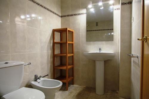 UHC Ventura Park Apartments - image 14
