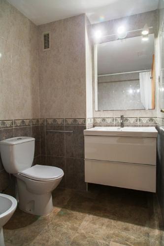 UHC Ventura Park Apartments - image 4