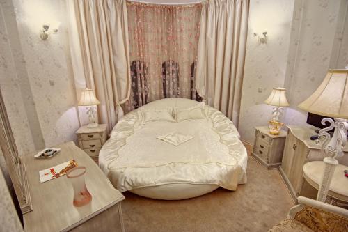 Hotel Carol - image 2