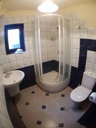 2 bedrooms, 4 beds