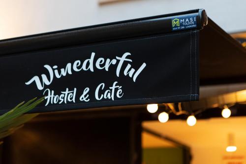 Winederful Hostel & Café