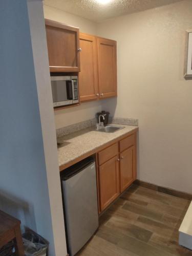 Baymont by Wyndham Madison Heights Detroit Area - main image
