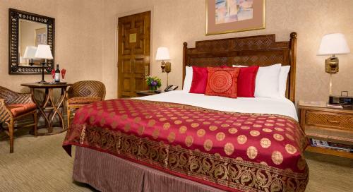 Deluxe Queen Room image 1