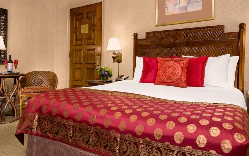 Deluxe Queen Room room in Casablanca Hotel by Library Hotel Collection