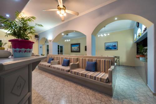 Akis Hotel - image 12