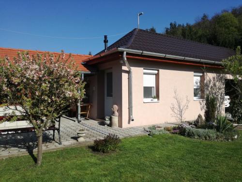  Pihenj meg Apartman in Sirok
