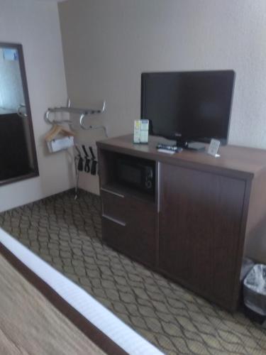 Baymont by Wyndham Madison Heights Detroit Area - image 26