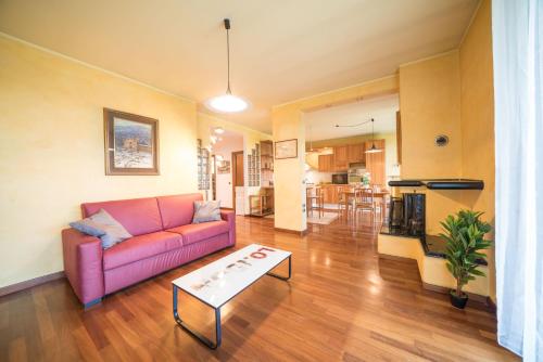  Bright Apartments Desenzano - Caravelle Pool, Pension in Desenzano del Garda