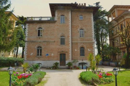  Camera/Appartamento in Villino Ciri, Pension in Foligno