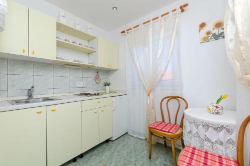 Apartments Biljana - image 3