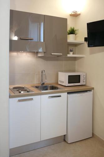 Victoria Royal Apartments & Rooms 5