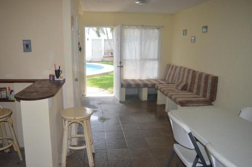 Condominio La Duquesa, Bonita alberca, casi en la puerta, WIFI, Agradable, Tranquilidad