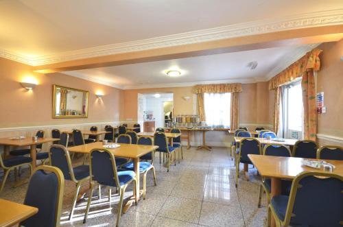 White House Hotel - image 2