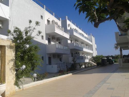 Neon Hotel - main image