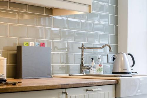 JOIVY Stylish Apt in Trendy New Town Location, Edimburgo (foto 7)