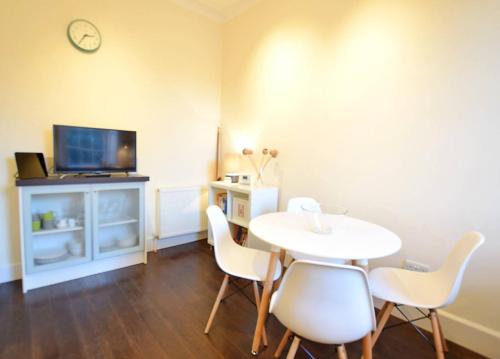 JOIVY Modern City Centre Flat next to Calton Hill, Edinburgh (Foto 3)