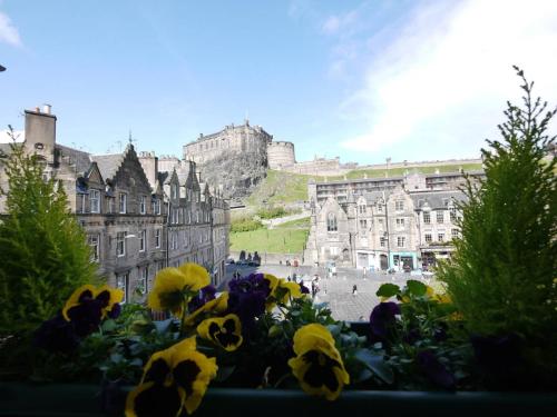 JOIVY Charming Nest for Two with Castle View 2