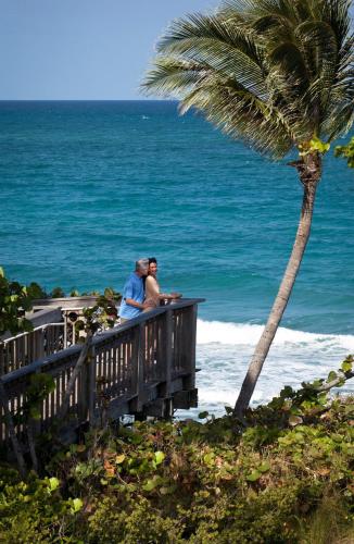 Jupiter Beach Resort & Spa