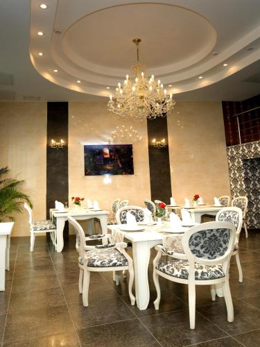 Manhattan Hotel & Restaurant - main image