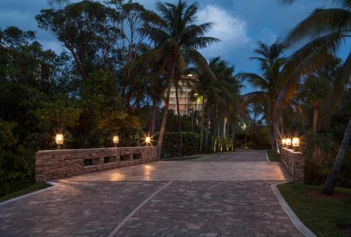 Jupiter Beach Resort & Spa