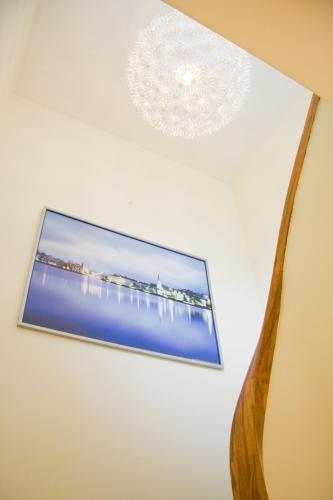 Single Room with Shared Bathroom image 5