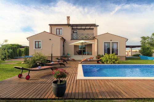  Villa NaNa - modern Villa with a pool surrounded by nature, Istria-Pula, Pension in Valtura