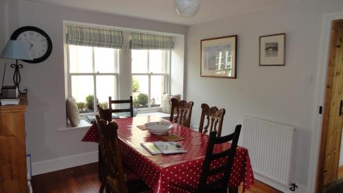 Зручності, Charming cottage with loch and hill views nr Edinburgh in Cobbinshaw