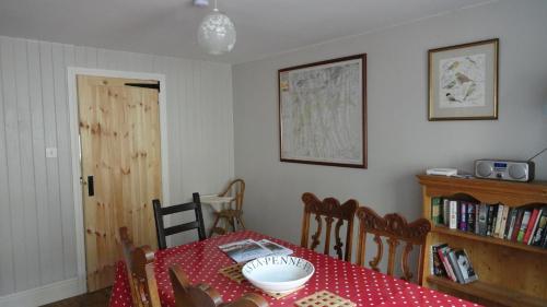 Зручності, Charming cottage with loch and hill views nr Edinburgh in Cobbinshaw