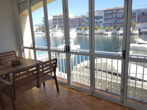  APARTAMENTO PORT EMPORDÀ CANALES in Empuriabrava