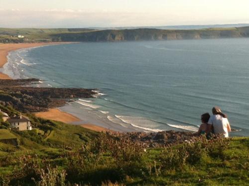 ชายหาด, The Farthings in บริดเด็น