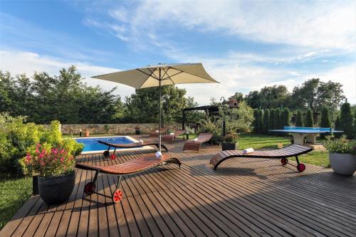  Villa NaNa - modern Villa with a pool surrounded by nature, Istria-Pula in Valtura