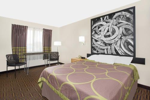 Super 8 by Wyndham Bloomfield - main image