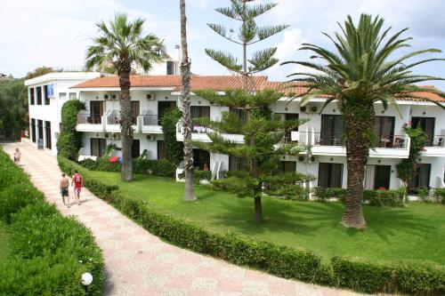 Morfeas Hotel - image 2
