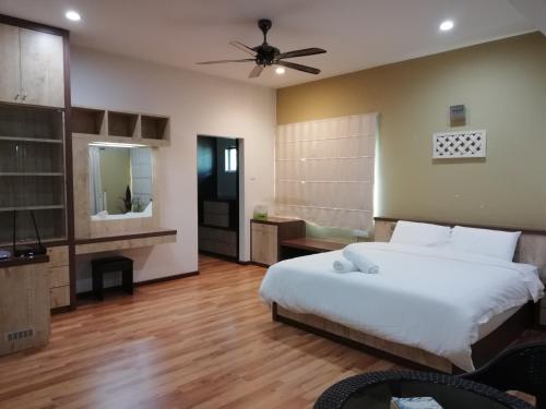 Melaka Beachfront Villa with Pool Melaka Beachfront Villa with Pool