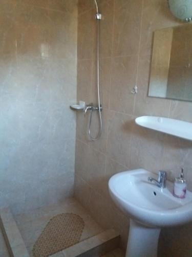 Quadruple Room image 10