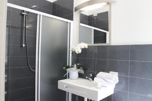 Double or Twin Room with Balcony image 2