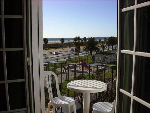 Hotel Oasis - image 3