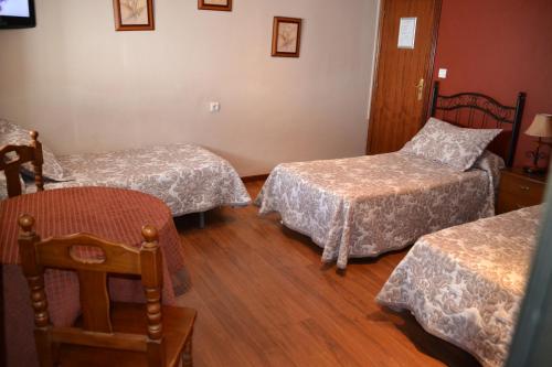 3 twin beds