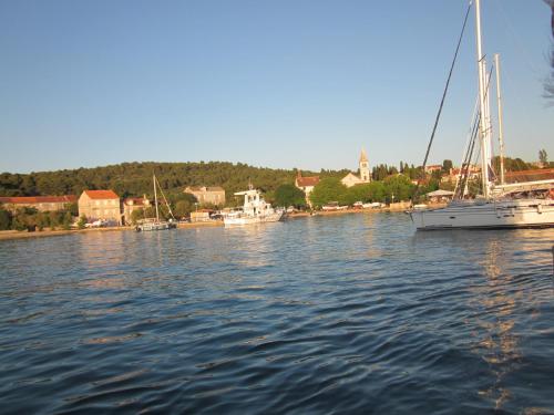  Cosy Stone Holiday Home in Zlarin