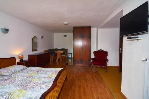 Emona Apartments 5