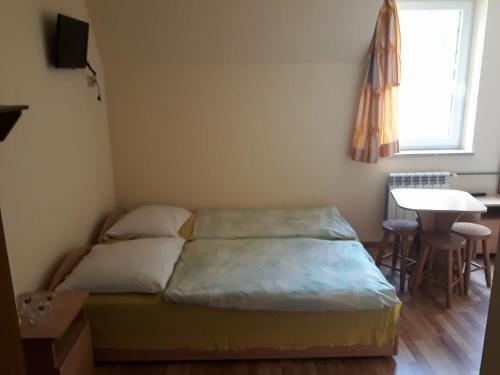 5 twin beds