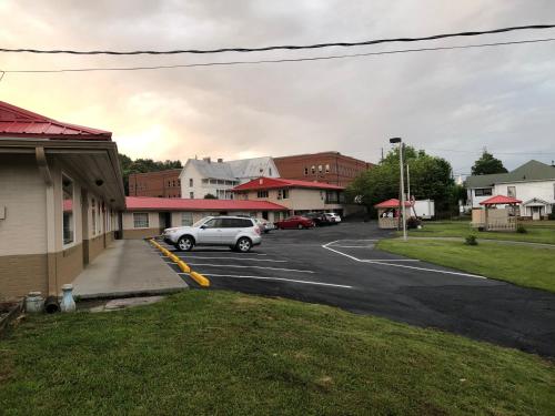 . Ellijay Inn - Downtown Ellijay