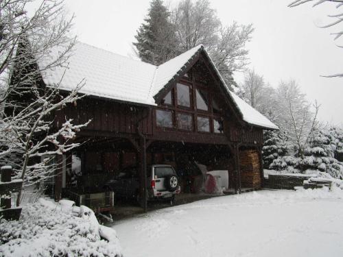 Ferienhaus im Grünen - NEU mit E-Auto Ladesäule