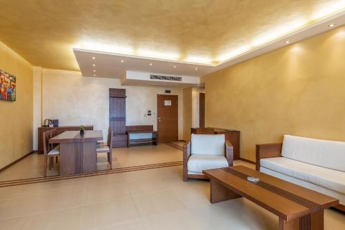 Suite with Sea View image 6