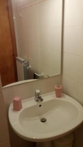 Bathroom, Il risveglio sul Giano in Fabriano