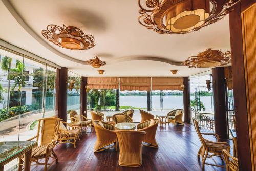 Bar/lounge, Huong Giang Hotel Resort & Spa near Tu Dam Pagoda
