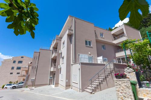 Apartments Dora in Makarska