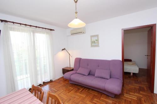 1 queen bed, 1 sofa bed