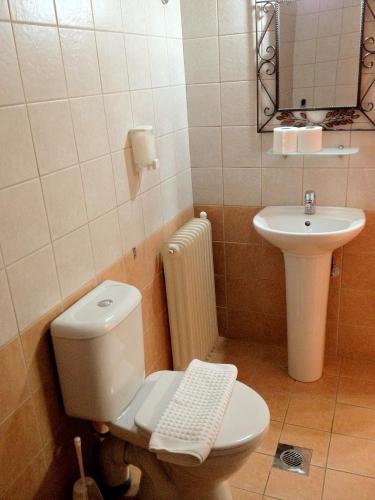 Exarchos Guest House - image 5