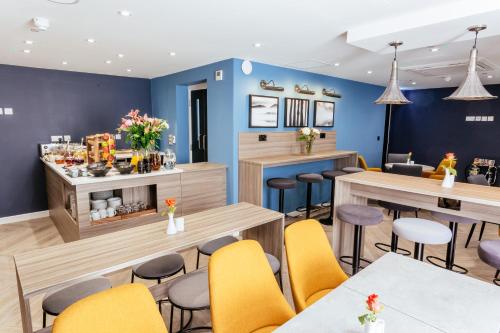 Oliver Plaza Hotel - image 10